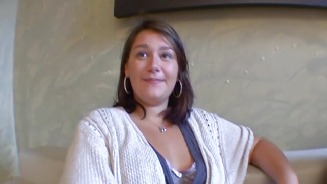 Brunette ดู วิดีโอ โป๊ะ Lexie Candy โชว์หัวนมของเธอและถูกวางในตำแหน่งที่แตกต่างกัน